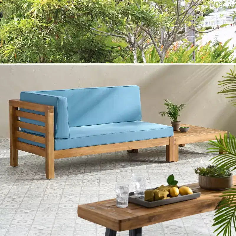 Ensemble Christopher Knight Home Oana avec causeuse d’extérieur en bois d’acacia à accoudoir gauche et table basse, avec coussin