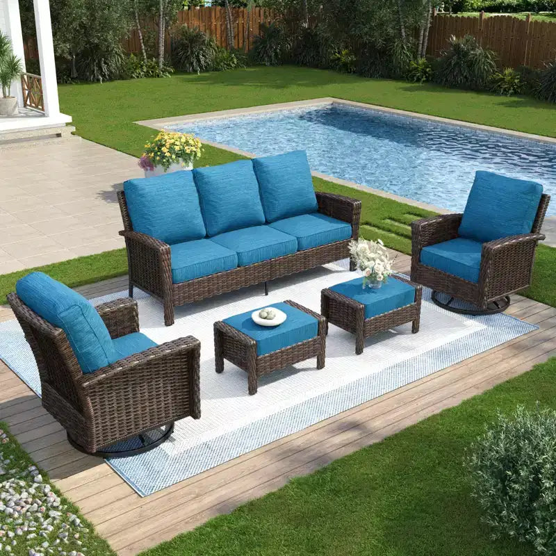 Captiva Designs 5-teiliges übergroßes Outdoor-Lounge-Set aus Korbgeflecht mit Sofa und Hockern für Garten, Hof und Veranda