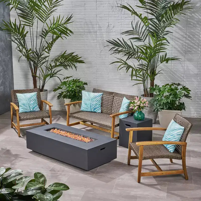 Ensemble de salon de jardin Augusta de Christopher Knight Home pour 4 personnes, en bois d'acacia et osier, avec brasero