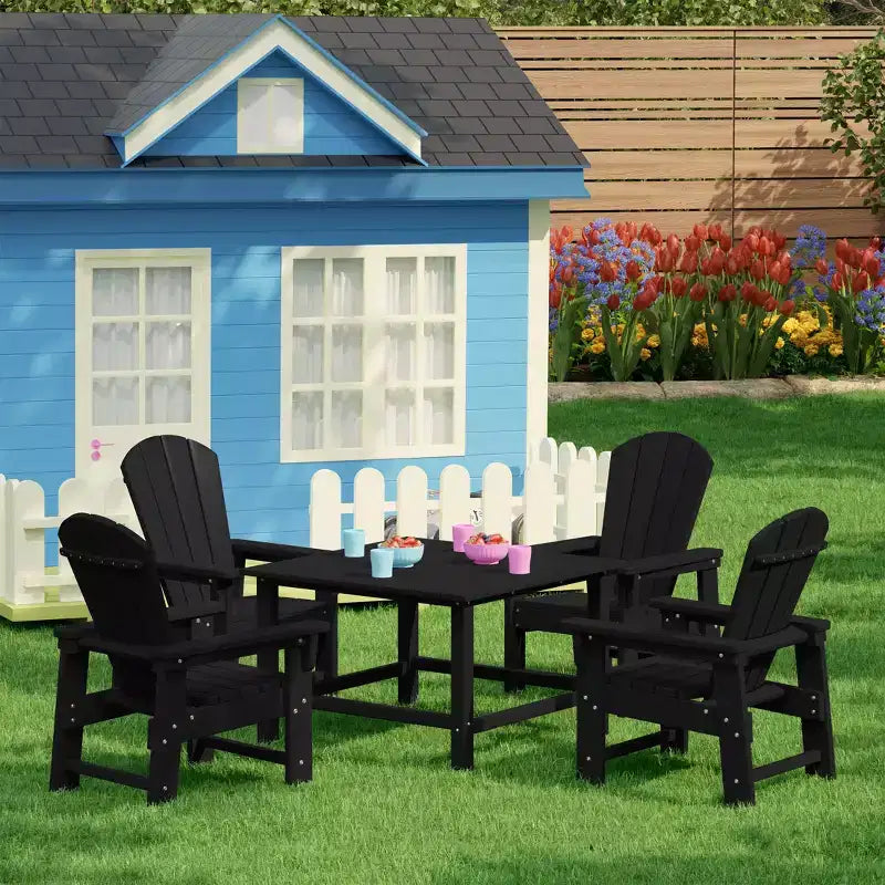 Conjunto de mesa de comedor cuadrada y sillas de 5 piezas para patio exterior infantil Malibu de HDPE de WestinTrends