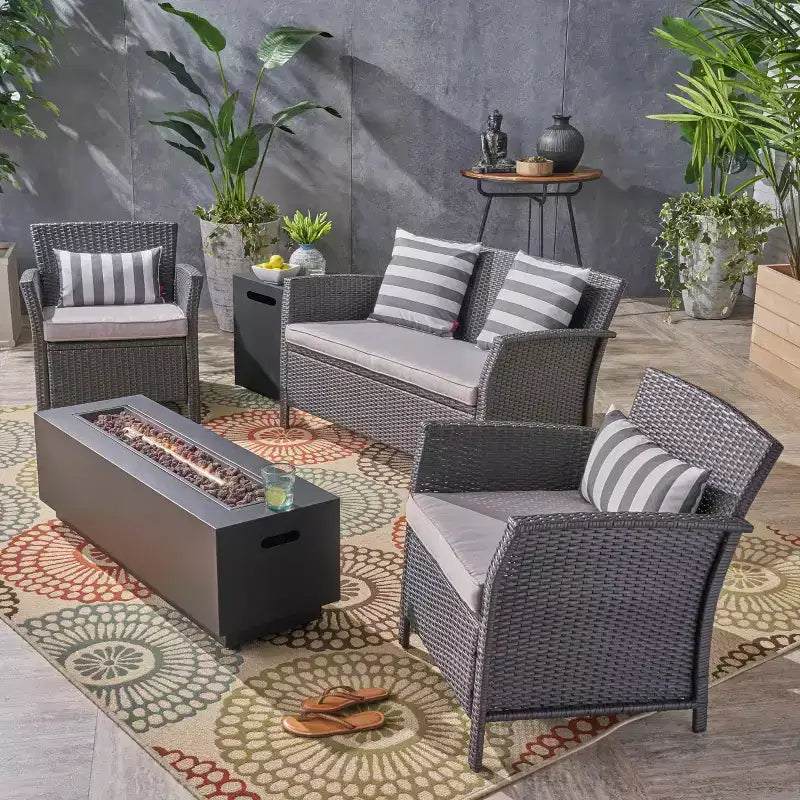 Christopher Knight Home Khaden conjunto de conversación de mimbre para exteriores con 4 asientos y brasero