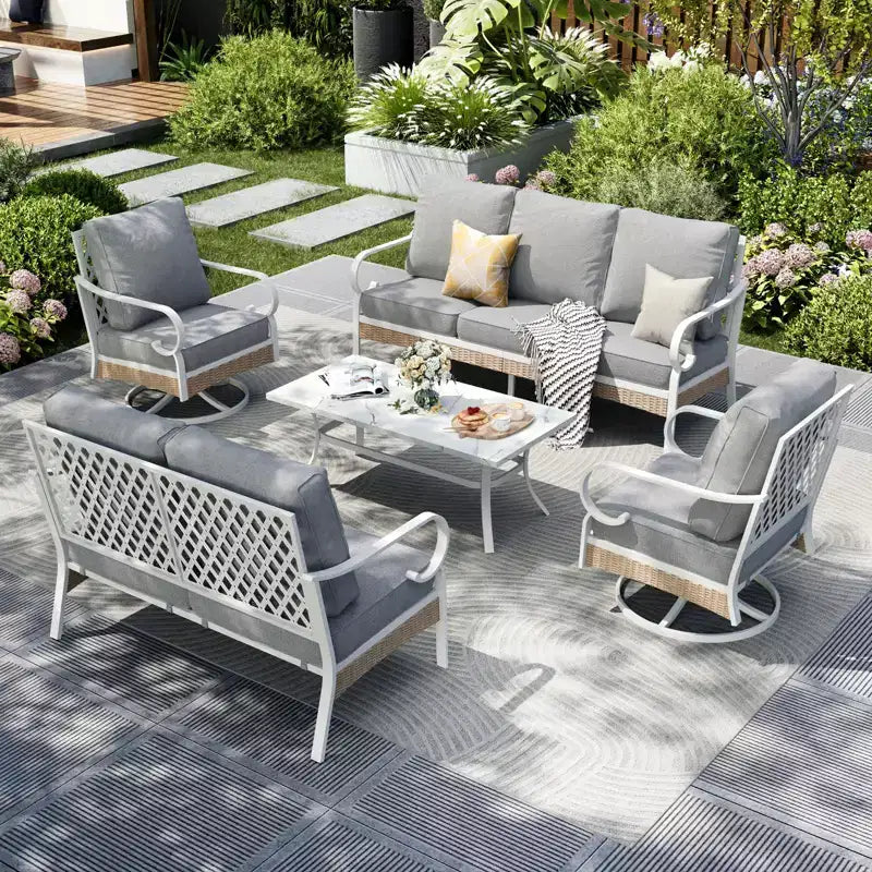 Captiva Designs 5-teiliges extra großes Outdoor-Unterhaltungsset aus Metall und Rattan für die Terrasse mit drehbaren Stühlen mit Gitterrücken und Zweisitzer-Sofa