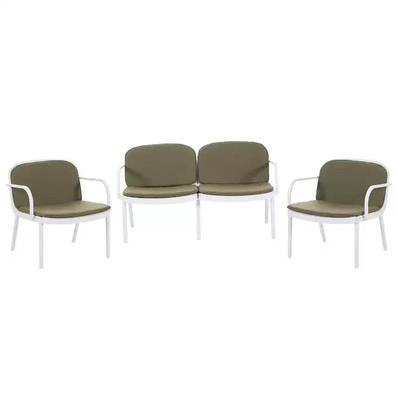 Conjunto moderno de 3 piezas para exterior Gunda de Christopher Knight Home, con sofá de dos plazas y silla tapizados en polipropileno