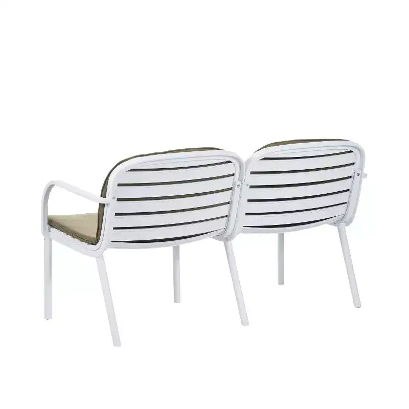 Conjunto moderno de 3 piezas para exterior Gunda de Christopher Knight Home, con sofá de dos plazas y silla tapizados en polipropileno