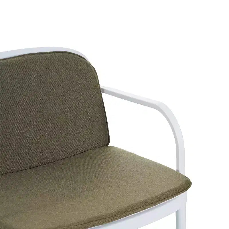 Conjunto moderno de 3 piezas para exterior Gunda de Christopher Knight Home, con sofá de dos plazas y silla tapizados en polipropileno