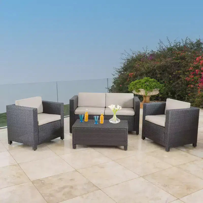 Conjunto de conversación de mimbre para exterior Christopher Knight Home Puerta de 4 plazas, con cojines