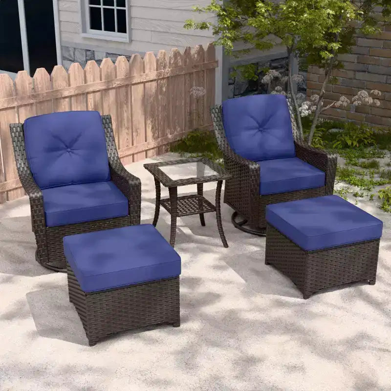 Conjunto de muebles de patio exterior de mimbre Azure Bay de EAGLE PEAK, de 5 piezas, con sillas mecedoras giratorias, otomanas y mesa auxiliar