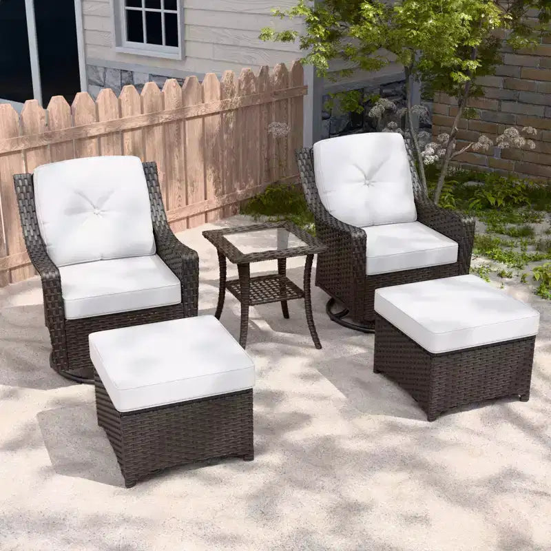 Conjunto de muebles de patio exterior de mimbre Azure Bay de EAGLE PEAK, de 5 piezas, con sillas mecedoras giratorias, otomanas y mesa auxiliar