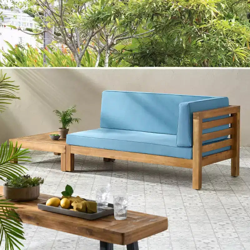 Christopher Knight Home Oana conjunto de sofá biplaza con brazo derecho para exteriores, de madera de acacia, y mesa de centro, con cojín