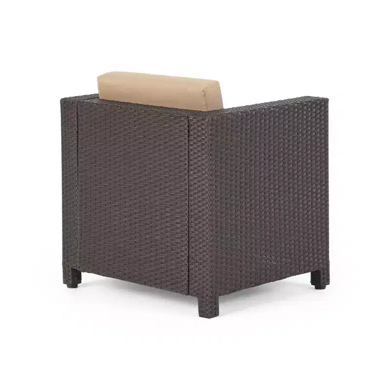 Juego para patio de 8 piezas Joanne de Christopher Knight Home con sillones de ratán y mesas auxiliares de aluminio en forma de C