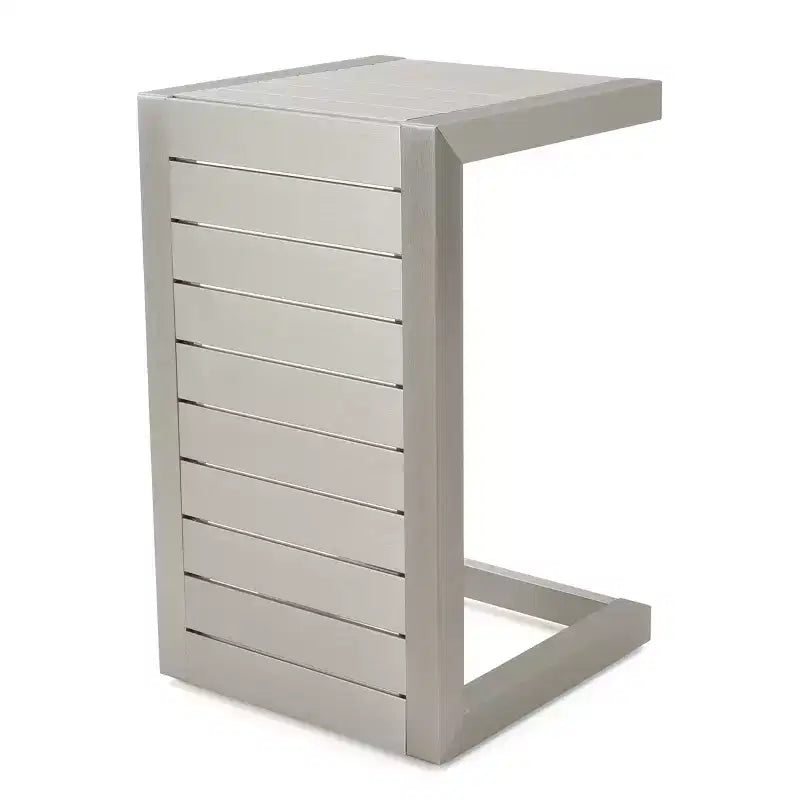 Juego para patio de 8 piezas Joanne de Christopher Knight Home con sillones de ratán y mesas auxiliares de aluminio en forma de C