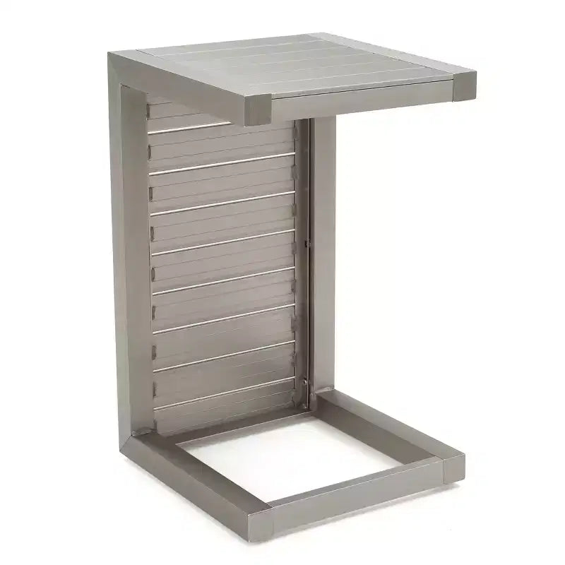 Juego para patio de 8 piezas Joanne de Christopher Knight Home con sillones de ratán y mesas auxiliares de aluminio en forma de C