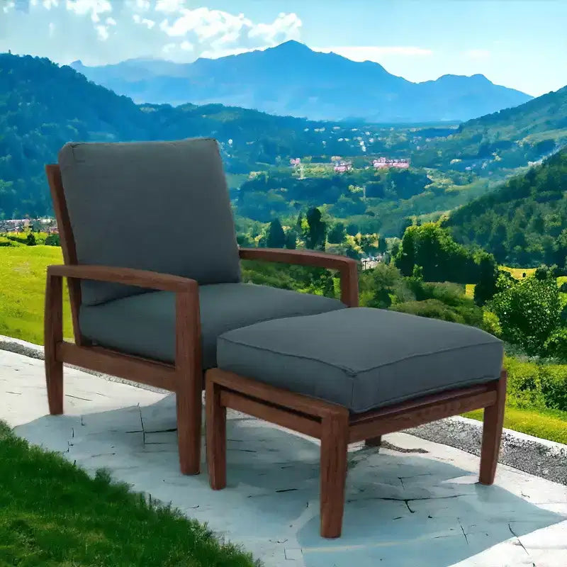 Conjunto Courtyard Casual Avalon de 2 piezas, de madera de teca FSC, con sillón de club y otomana