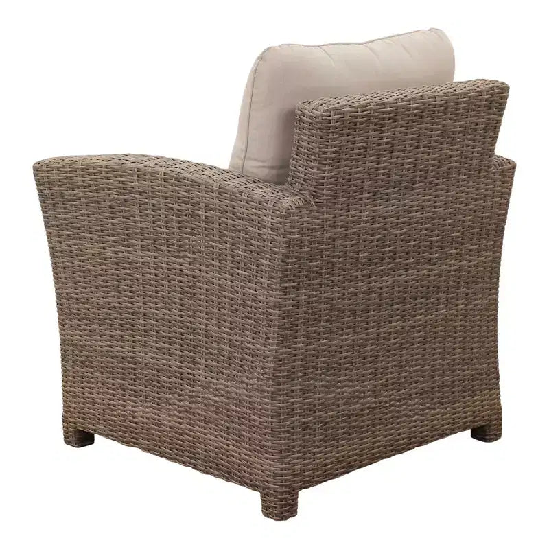 Conjunto de conversación relajada Capri de Courtyard Casual de 5 piezas Incluye: una mesa auxiliar, dos sillones club y dos otomanas