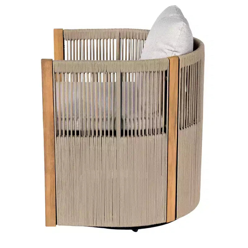 Conjunto Christopher Knight Home Yamina de 2 piezas con silla giratoria de cuerda para exterior y mesa auxiliar de madera de acacia