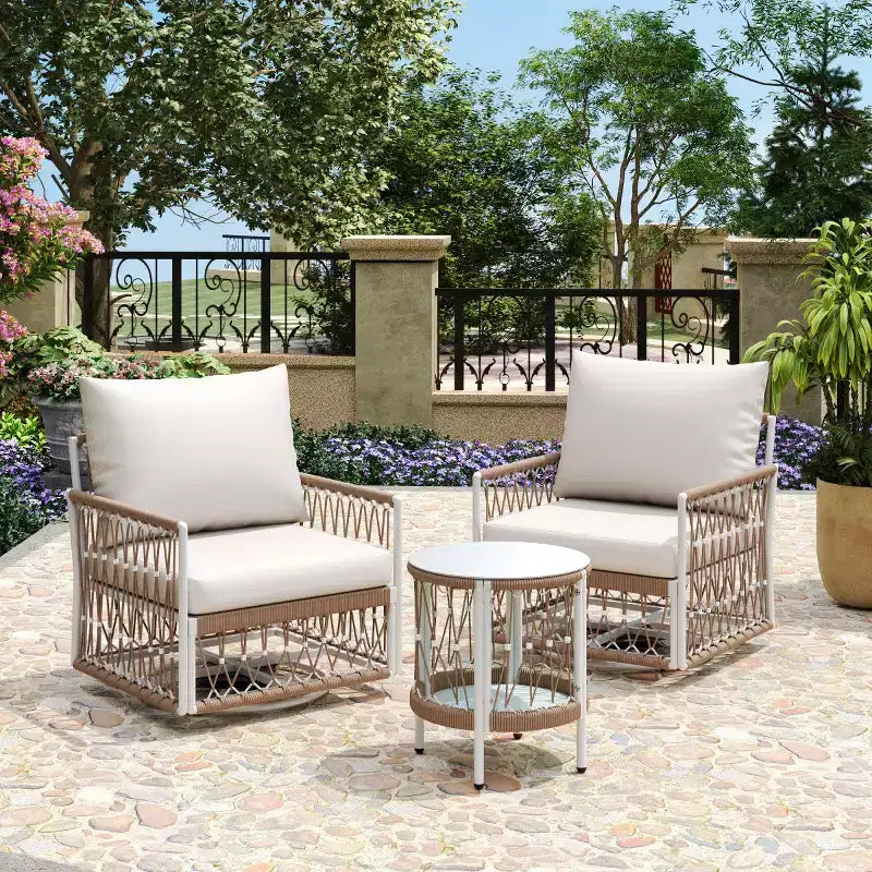 Ensemble de mobilier d’extérieur bohème moderne, 3 fauteuils de jardin pivotants avec structure en acier et table d’appoint en verre pour jardin ou bord de piscine - Panipeachy
