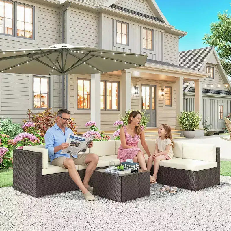 Conjunto de muebles de patio Outsunny de 7 piezas, conjuntos de conversación de muebles de ratán PE para exterior resistentes a cualquier clima con cojines y mesa de centro con tablero de vidrio