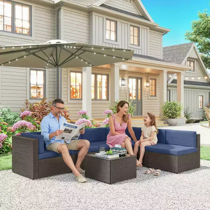 Conjunto de muebles de patio Outsunny de 7 piezas, conjuntos de conversación de muebles de ratán PE para exterior resistentes a cualquier clima con cojines y mesa de centro con tablero de vidrio