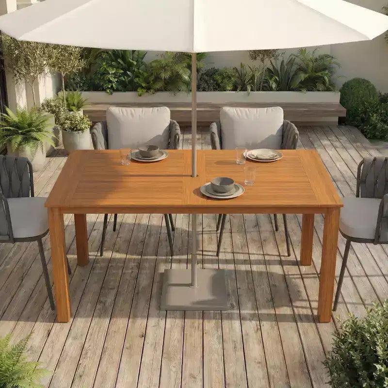 Mesa y sillas de comedor para exterior de HDPE con veta de madera de teca natural Famapy, mesa de patio resistente a la intemperie con orificio para sombrilla, conjunto para patio y jardín
