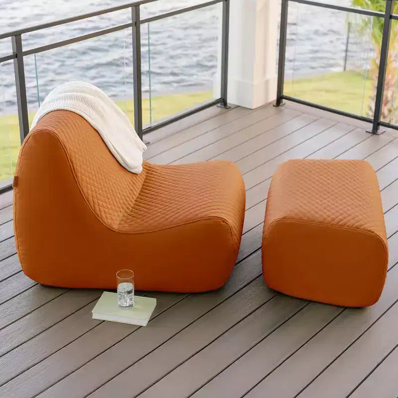 Conjunto de muebles de exterior para patio Big Joe Solvana, silla y otomana de cuero cosido de silicona Cool Touch resistente a la intemperie, sofá seccional de 2 piezas, color arena miel