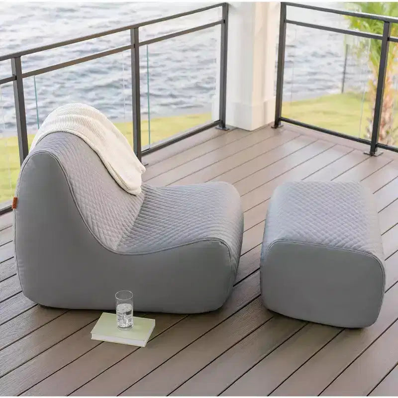Conjunto de muebles de exterior para patio Solvana de Big Joe, silla y otomana de cuero cosido de silicona de tacto fresco, resistente a la intemperie, conjunto seccional de 2 piezas, gris iluminado por la luna