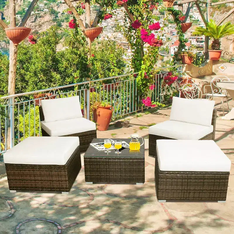 Conjunto de muebles de ratán y mimbre para patio Costway de 5 piezas, sofá sin reposabrazos, otomana acolchada, jardín