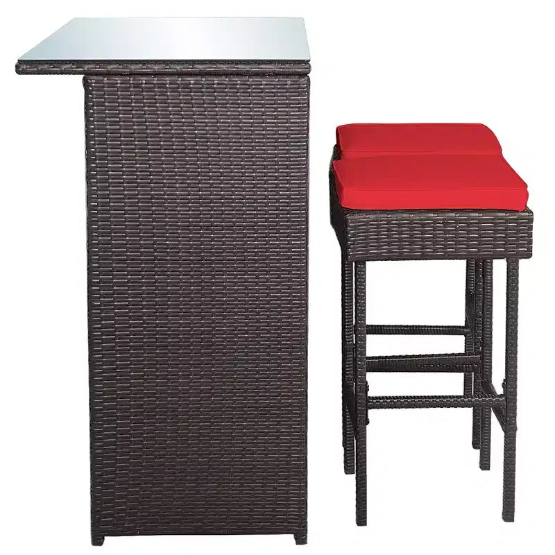 Ensemble de repas de patio Costway de 3 pièces en rotin et osier, avec table haute, tabourets et chaises rembourrées, rouge jardin