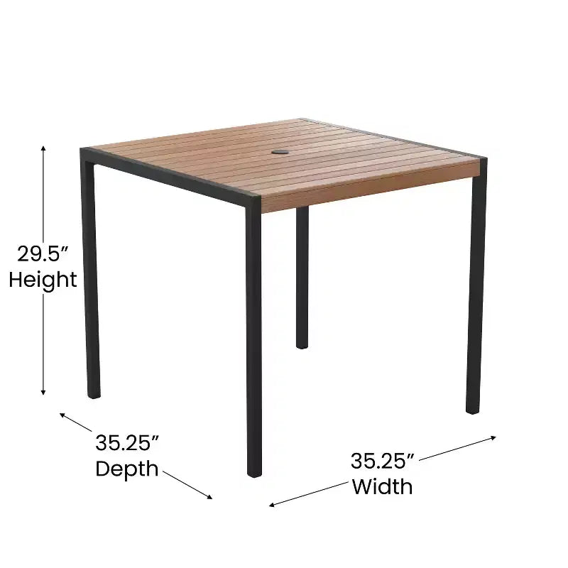 Conjunto de mesa para patio Emma and Oliver de 7 piezas - 4 sillas apilables de madera de teca sintética - mesa de madera de teca sintética - sombrilla con base