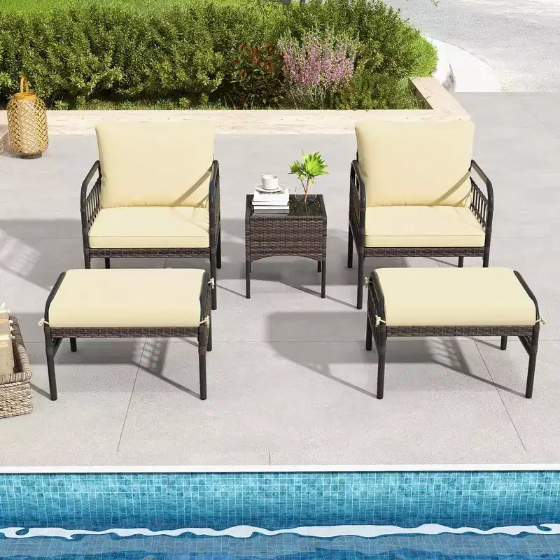 Conjunto de conversación para patio Costway de 5 piezas, conjunto de sillas de mimbre para exteriores con otomanas y mesa de centro