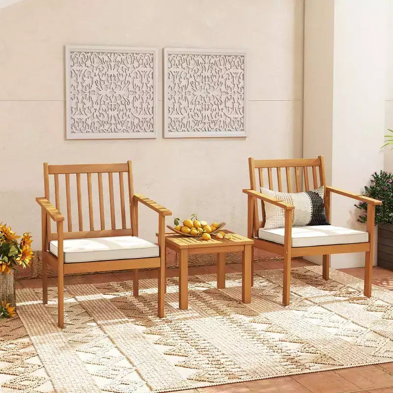 Conjunto de muebles de madera para patio Costway de 3 piezas, sillas de madera de acacia y mesa de centro con cojines suaves gris/blanco